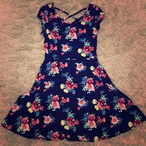 cute floral dress!